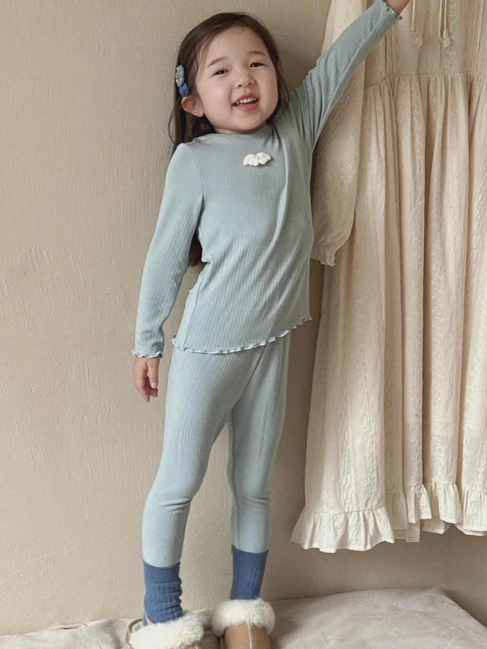 Пижама для девочек из супермягкой ткани, похожей на кашемир - Уютный, плотный костюм из двух частей
Пижама для девочек из супермягкой ткани, похожей на кашемир - Уютный, плотный костюм из двух частей