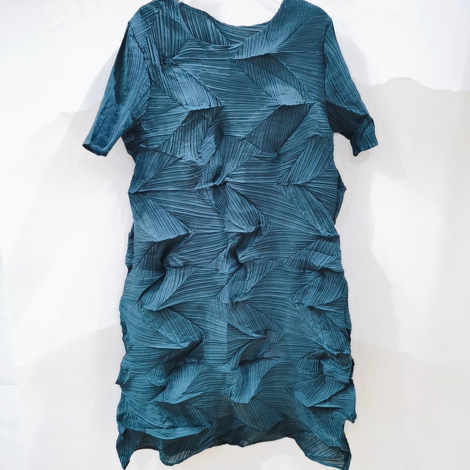 Плиссированное платье, женское ромбовидное однотонное элегантное платье с коротким рукавом и круглым воротником, повседневный стиль, прямая летняя модная одежда One size темно-синий
Плиссированное платье, женское ромбовидное однотонное элегантное платье с коротким рукавом и круглым воротником, повседневный стиль, прямая летняя модная одежда One size темно-синий