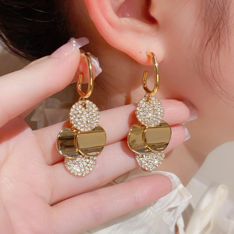 Temperament Geometric Stainless Steel Round Dangle Earrings for Women New Fashion Luxury Crystal Zircon Pendant Jewelry Gifts
Temperament Geometric Stainless Steel Round Dangle Earrings for Women New Fashion Luxury Crystal Zircon Pendant Jewelry Gifts