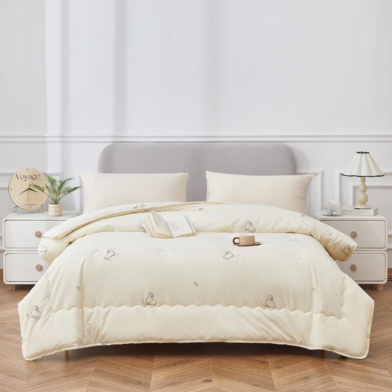 PLAYBOY Snowfield Warm Wool Quilt
PLAYBOY Snowfield Warm Wool Quilt