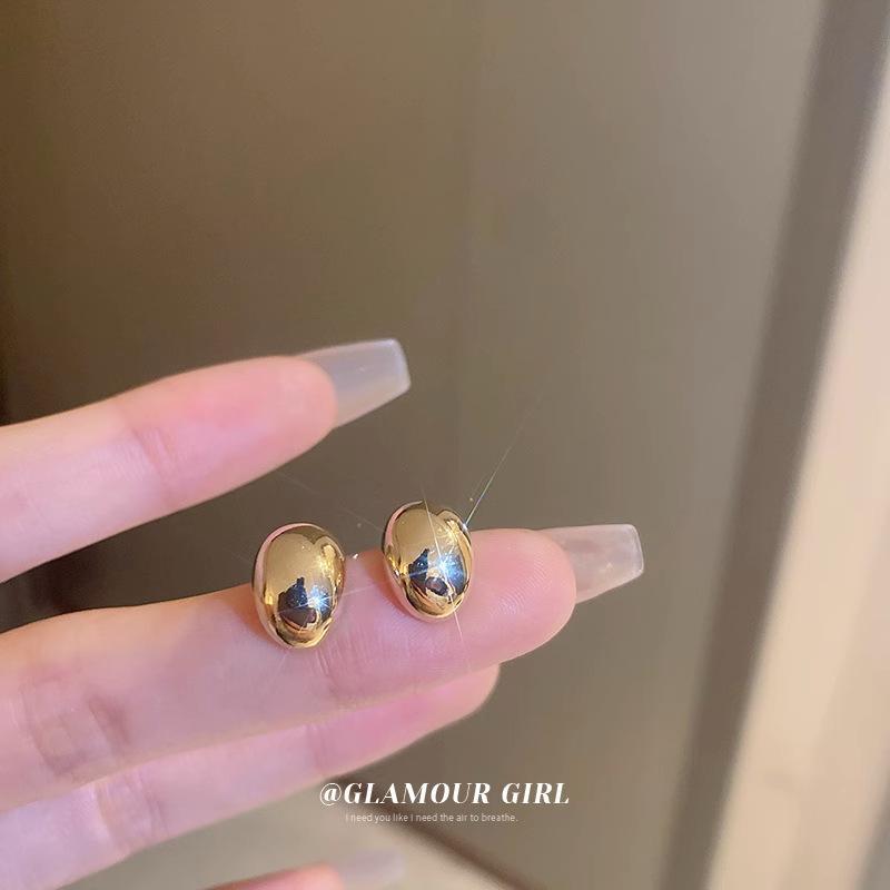 Real gold electroplated s silver needle beanie earrings ins metal wind stud earrings new trendy versatile ears
Real gold electroplated s silver needle beanie earrings ins metal wind stud earrings new trendy versatile ears