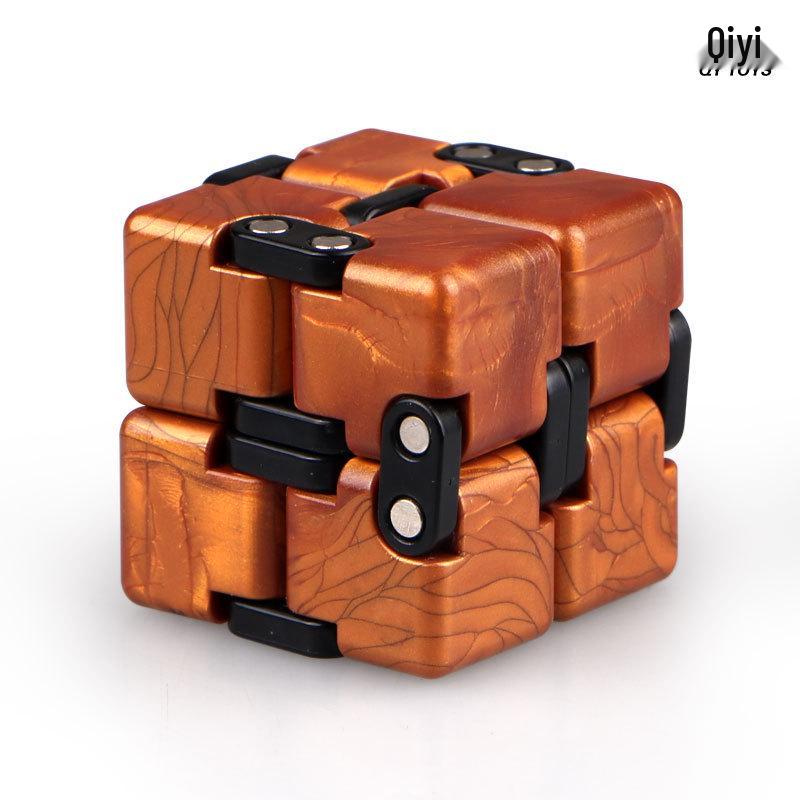 QiYi Infinite Gems Folding Magic Cube - Creative Decompression Toy for Early Education
QiYi Infinite Gems Folding Magic Cube - Creative Decompression Toy for Early Education