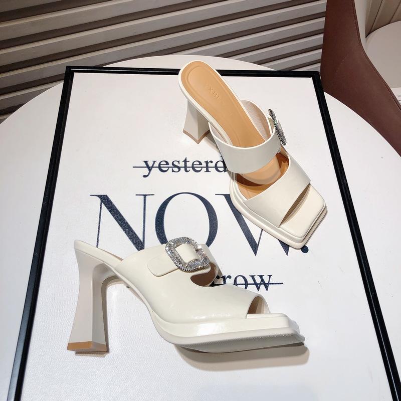 Модные сандалии с открытым носком, квадратным носком и полупяткой, женские, на толстом каблуке, крутые шлепанцы, лето 2025, новинка, водонепроницаемые, на высоком каблуке 39
Модные сандалии с открытым носком, квадратным носком и полупяткой, женские, на толстом каблуке, крутые шлепанцы, лето 2025, новинка, водонепроницаемые, на высоком каблуке 39