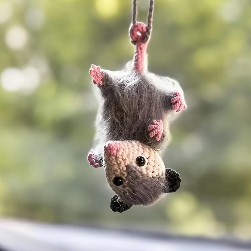 1 упаковка, підвісні прикраси для автомобіля Possum, 2024 новий подарунок для дзеркала заднього виду Possum, аксесуари для гойдалки автомобіля, миле автомобільне дзеркало, естетична прикраса 1PC Down Possum
1 упаковка, підвісні прикраси для автомобіля Possum, 2024 новий подарунок для дзеркала заднього виду Possum, аксесуари для гойдалки автомобіля, миле автомобільне дзеркало, естетична прикраса 1PC Down Possum