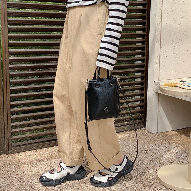 Micocah Women s One Shoulder Phone Bag Tourmaline Black
Micocah Women s One Shoulder Phone Bag Tourmaline Black