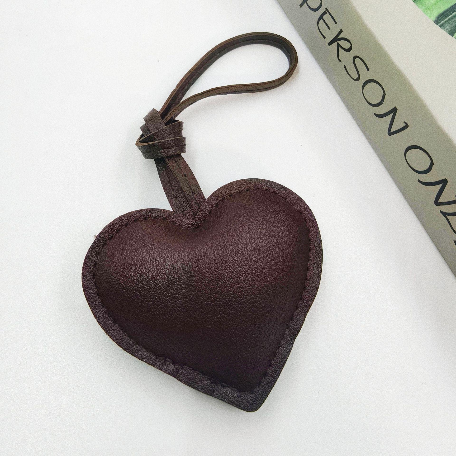 Creative Heart Leather Ornaments for Luggage, DIY Accessories, and Cute Keychain Pendants
Creative Heart Leather Ornaments for Luggage, DIY Accessories, and Cute Keychain Pendants