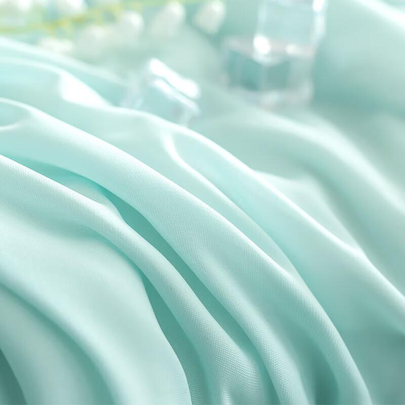 Bijiaman Double-Sided Silky Cooling Summer Quilt
Bijiaman Double-Sided Silky Cooling Summer Quilt