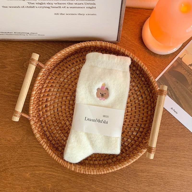 Мультяшная вышивка животного Капибара Носки Капибара Флис Толстые Носки средней длины Мягкие Женские Японские Повседневные Напольные Носки для сна
Мультяшная вышивка животного Капибара Носки Капибара Флис Толстые Носки средней длины Мягкие Женские Японские Повседневные Напольные Носки для сна