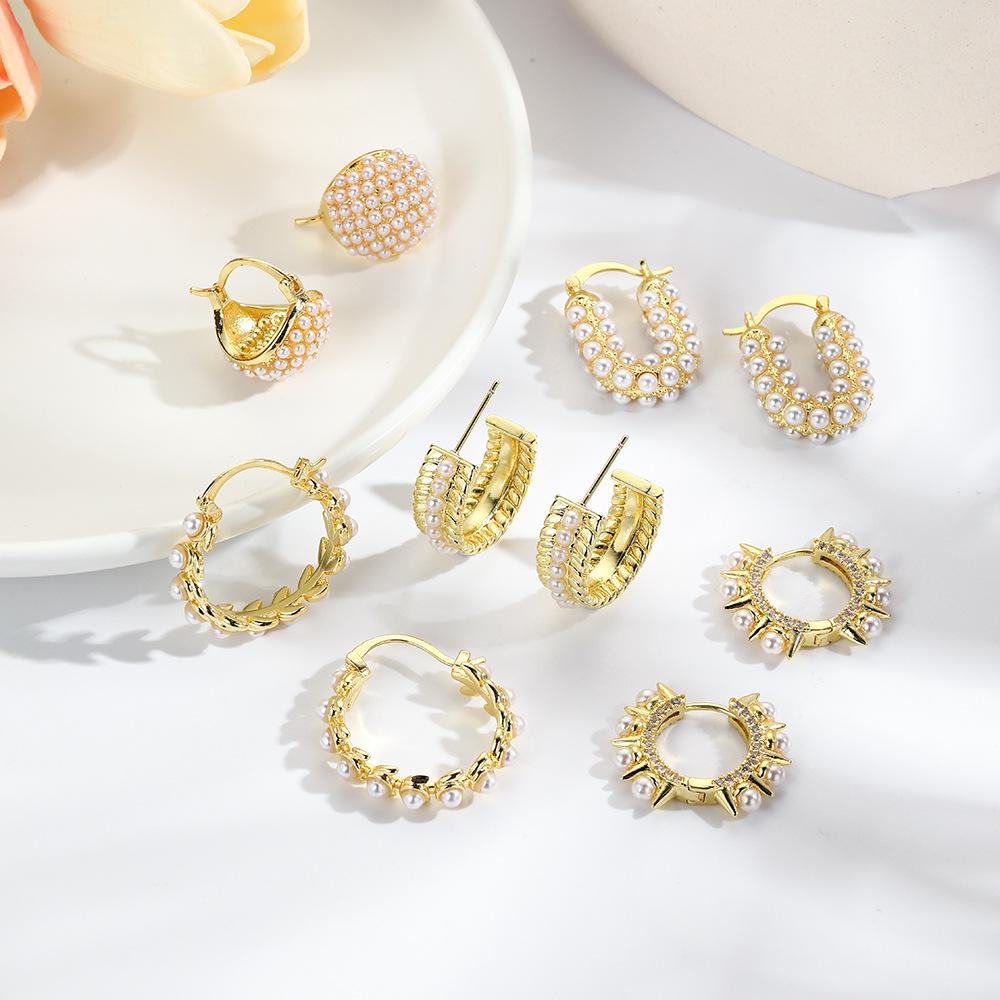 European & American Geometric U-Shaped Pearl Earrings: Women s 18k Color-Plated Copper Ear Clips
European & American Geometric U-Shaped Pearl Earrings: Women s 18k Color-Plated Copper Ear Clips