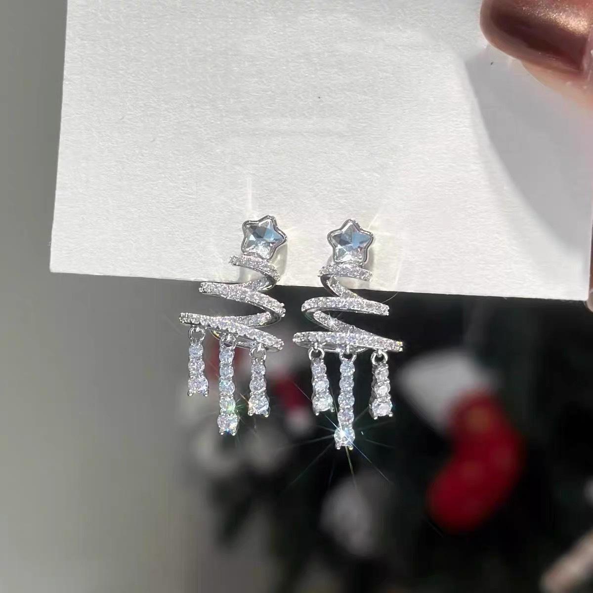 Silver Needle Diamond Inlaid Star Tassel Earrings - Elegant Christmas Festival Jewelry
Silver Needle Diamond Inlaid Star Tassel Earrings - Elegant Christmas Festival Jewelry