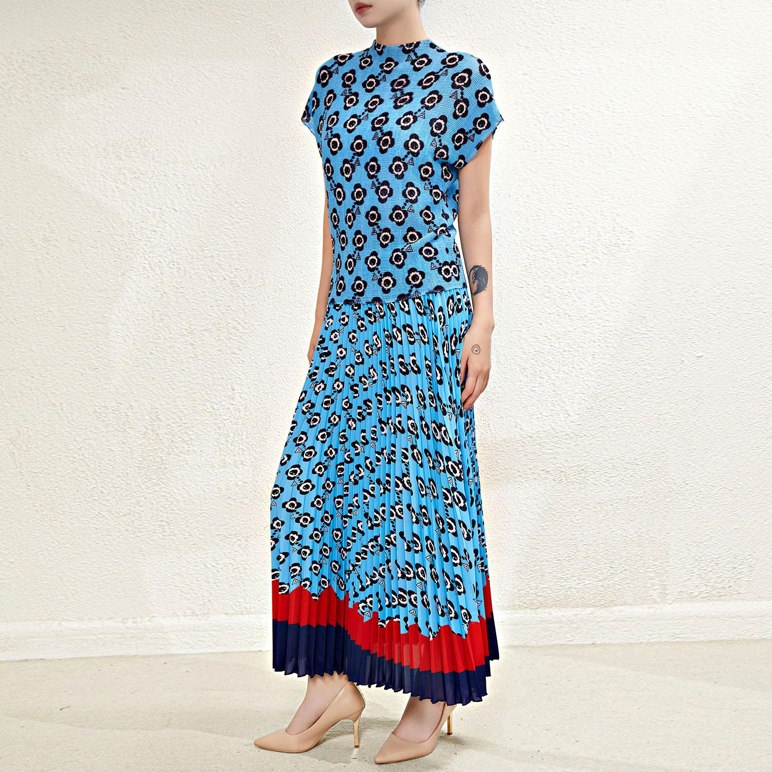 Stylish Women s Miyake Pleated Top & High-Waist Printed Midi Skirt Set 78cm Midi Skirt синій
Stylish Women s Miyake Pleated Top & High-Waist Printed Midi Skirt Set 78cm Midi Skirt синій