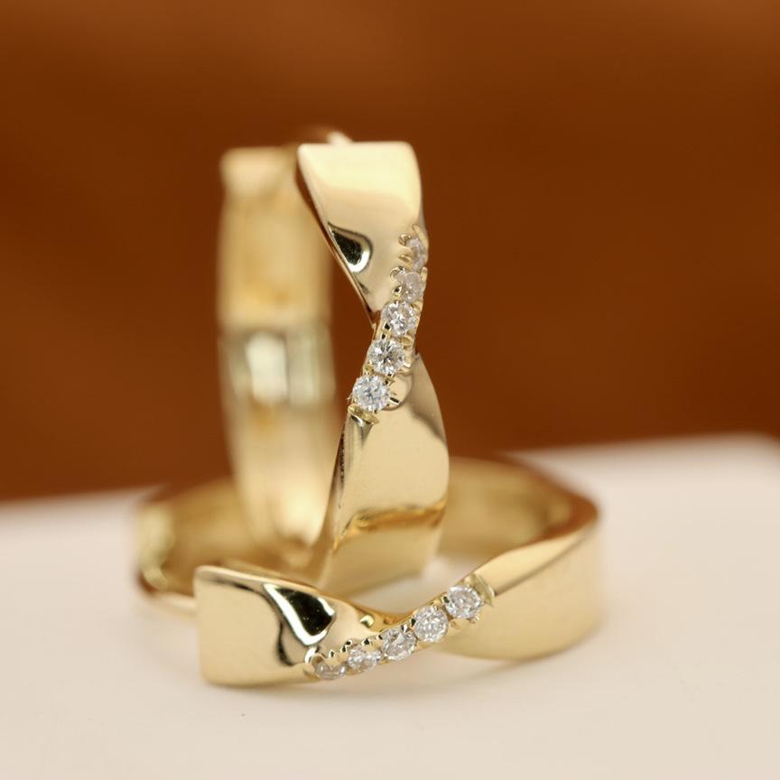 Gold-Plated X-Shaped S925 Sterling Silver Diamond Ear Cuffs for Women - Fashionable Niche Design. 925 Silver
Gold-Plated X-Shaped S925 Sterling Silver Diamond Ear Cuffs for Women - Fashionable Niche Design. 925 Silver