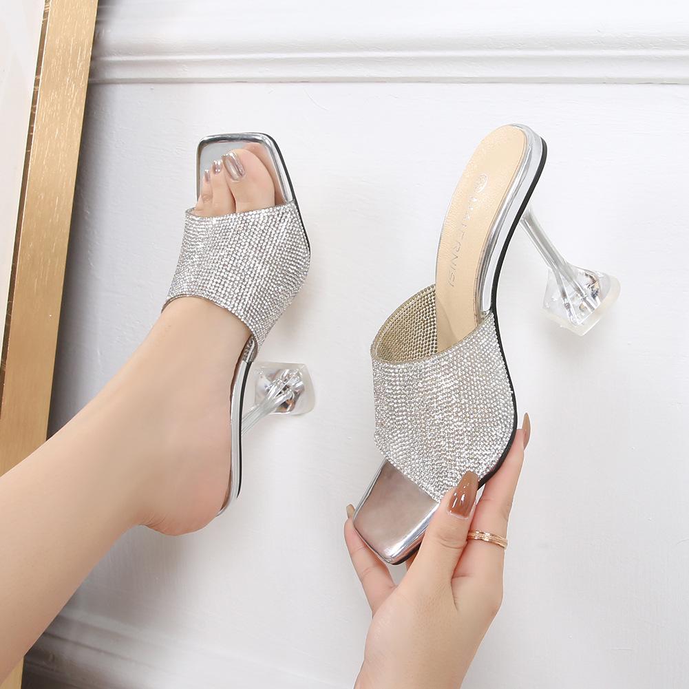 The new rhinestone fish mouth square head open-toed fairy wears crystal and mink cool slippers 35 білий
The new rhinestone fish mouth square head open-toed fairy wears crystal and mink cool slippers 35 білий