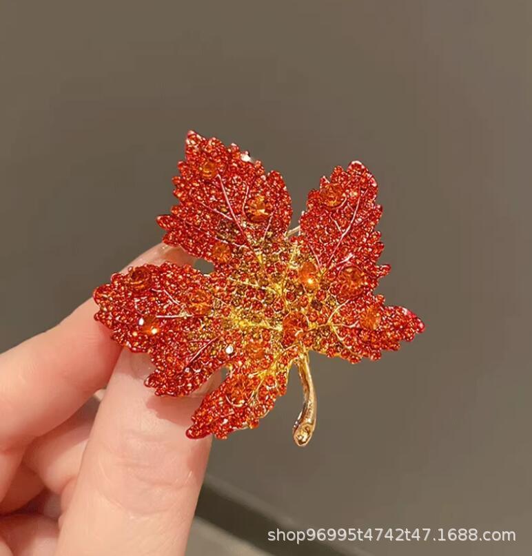 Maple Leaf Brooch червоний
Maple Leaf Brooch червоний