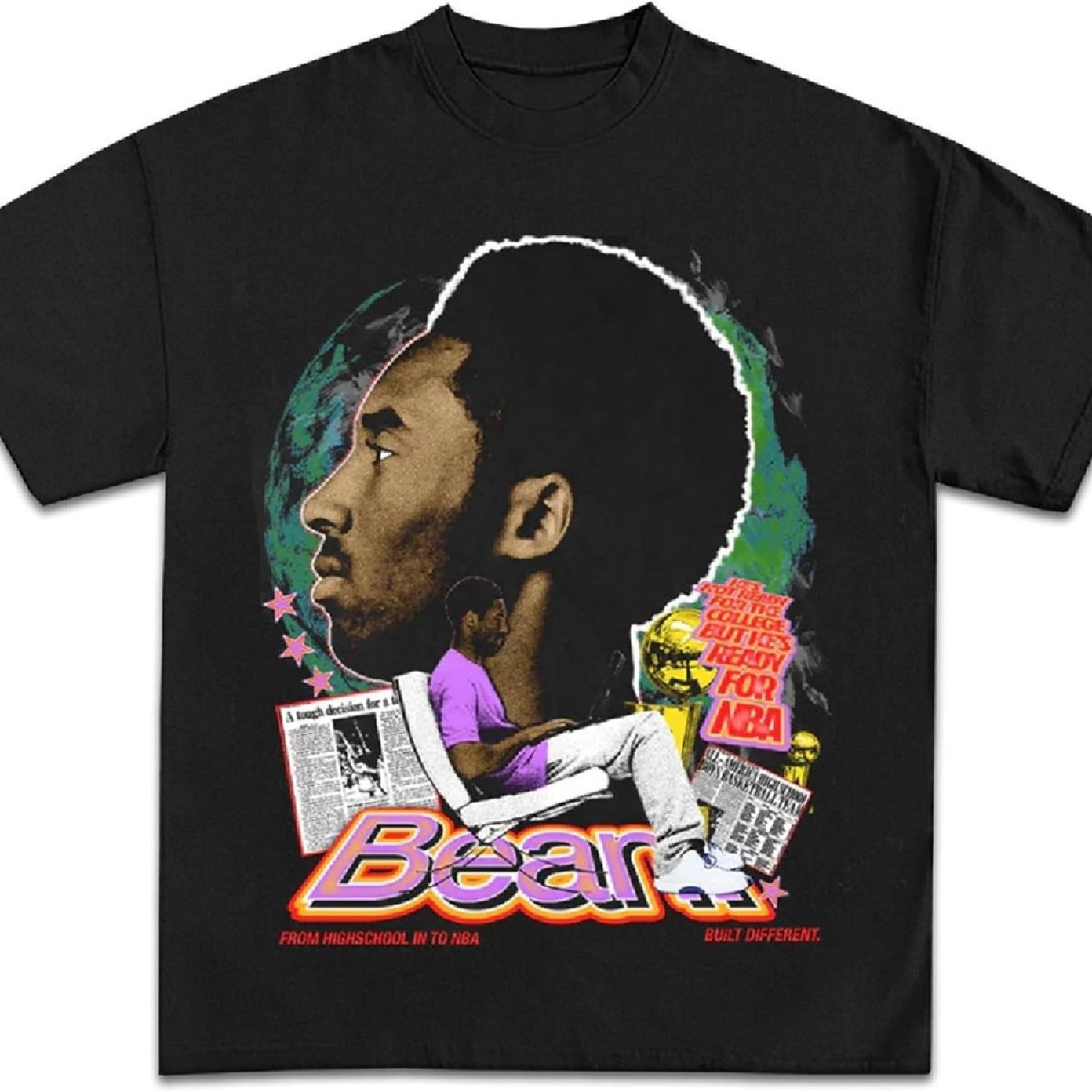 Kobe Bean Skipped College Graphic Tee Premium Quality Heavyweight Basketball Shirt for Adults & Kids XXXXXL чорний
Kobe Bean Skipped College Graphic Tee Premium Quality Heavyweight Basketball Shirt for Adults & Kids XXXXXL чорний