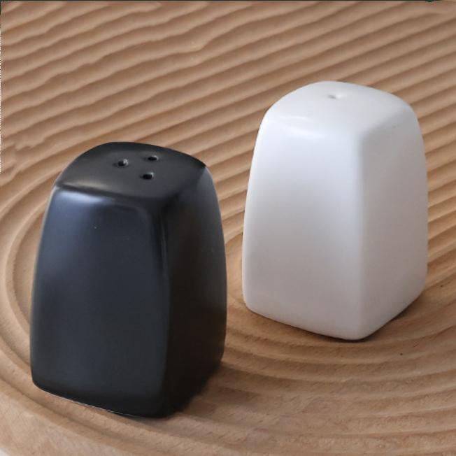 Japanese Simple Black White Ceramics Seasoning Bottle Set Porcelain Pepper Shaker Salt Spice Tank Home Kitchen Supplies
Japanese Simple Black White Ceramics Seasoning Bottle Set Porcelain Pepper Shaker Salt Spice Tank Home Kitchen Supplies