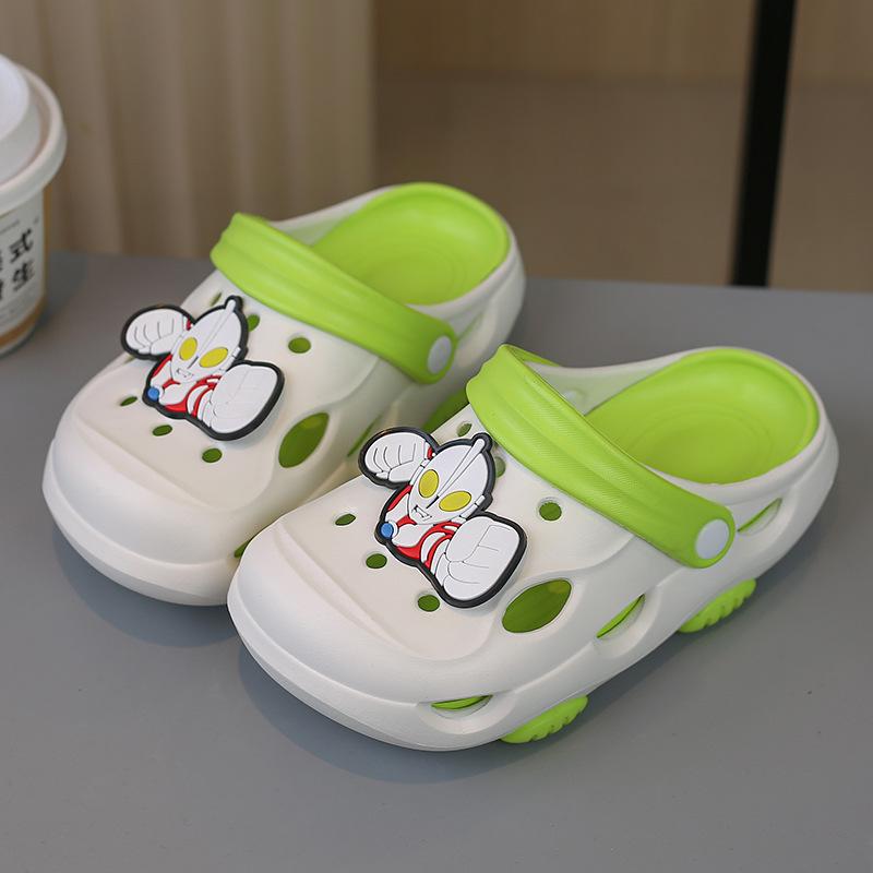 Children s hole shoes in the summer of 2024, new boys wearing baotou beach sandals, medium and older children stepping on shit slippers 30-31
Children s hole shoes in the summer of 2024, new boys wearing baotou beach sandals, medium and older children stepping on shit slippers 30-31