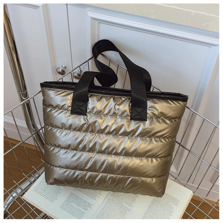 2025 casual lazy wind niche foreign style wide shoulder strap space cotton embroidery thread large capacity messenger bag women s shoulder bag золотой
2025 casual lazy wind niche foreign style wide shoulder strap space cotton embroidery thread large capacity messenger bag women s shoulder bag золотой