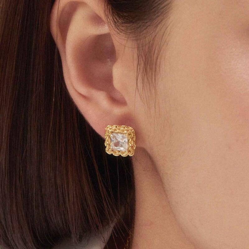 Golden Beige Earrings
Golden Beige Earrings