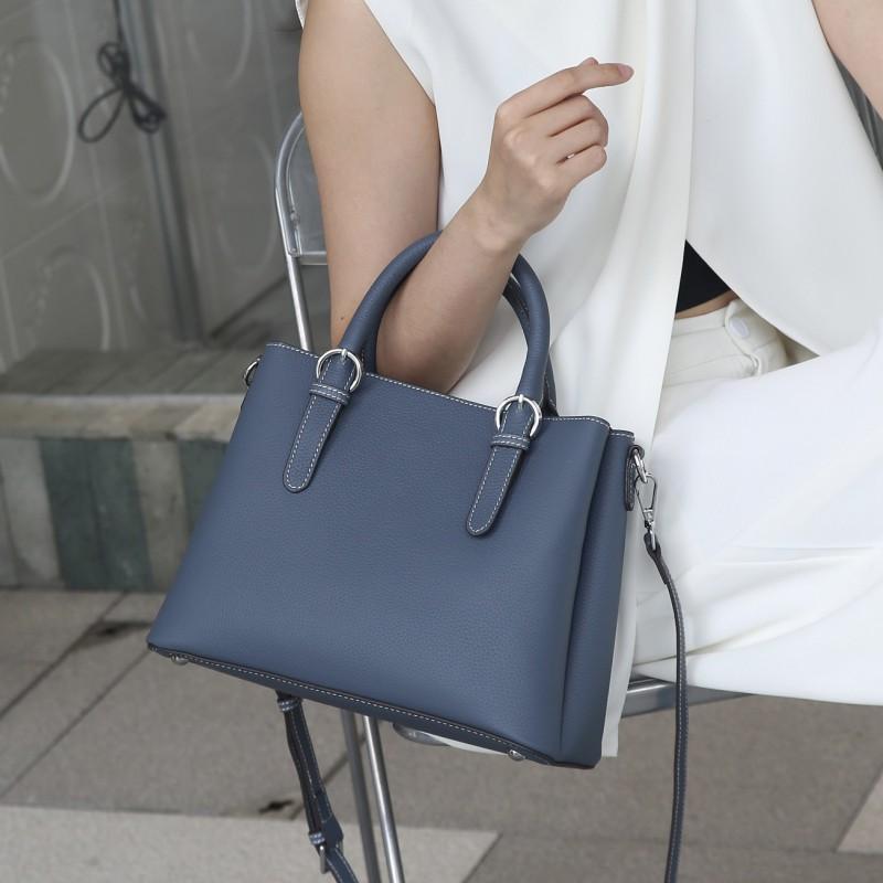 Genuine Leather Tote Bag Women s Casual Fashionable Handbag TOGO Top-layer Cowhide Single-shoulder Cross-body Large Capacity 31x23x13cm
Genuine Leather Tote Bag Women s Casual Fashionable Handbag TOGO Top-layer Cowhide Single-shoulder Cross-body Large Capacity 31x23x13cm