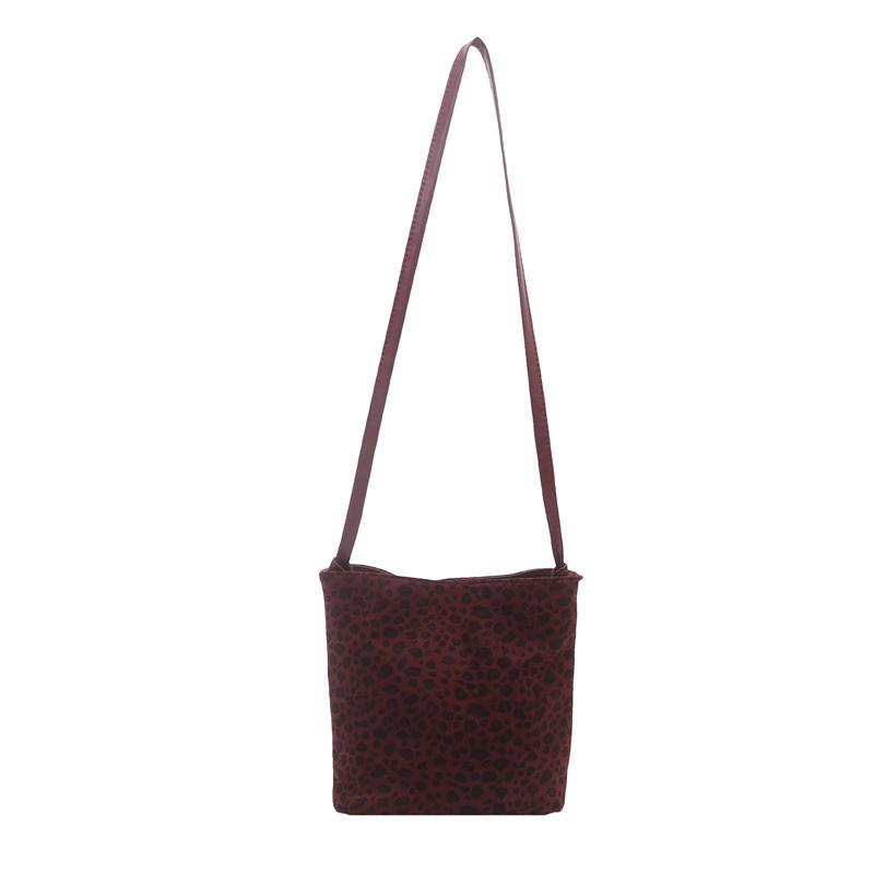 Lazy wind messenger bag new trendy shoulder bag simple underarm bag cloud bag shoulder strap literary червоний
Lazy wind messenger bag new trendy shoulder bag simple underarm bag cloud bag shoulder strap literary червоний