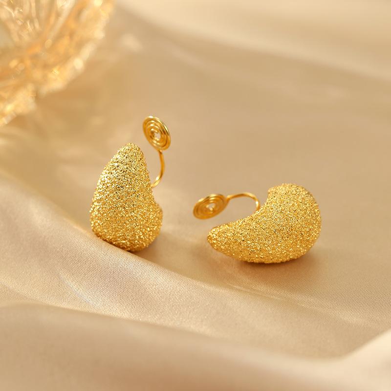 Трендовые модные металлические матовые серьги-клипсы с дизайном частиц, диски от комаров, легкая роскошь, преувеличенные, пусеты с серебряными иглами S925 18K
Трендовые модные металлические матовые серьги-клипсы с дизайном частиц, диски от комаров, легкая роскошь, преувеличенные, пусеты с серебряными иглами S925 18K