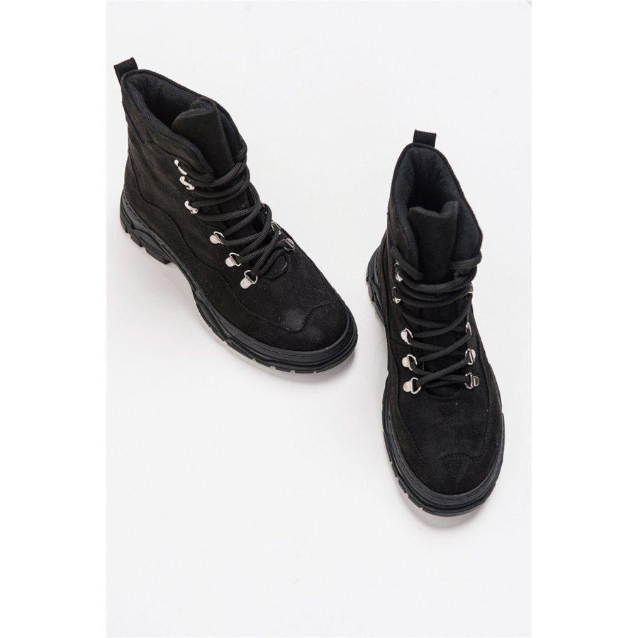 Женские замшевые повседневные ботинки на толстой подошве
Женские замшевые повседневные ботинки на толстой подошве