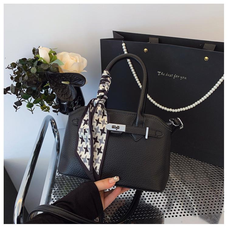 Lychee pattern handbag 2025 new shoulder armpit bag fashionable versatile small square bag simple commuter messenger bag bag чёрный
Lychee pattern handbag 2025 new shoulder armpit bag fashionable versatile small square bag simple commuter messenger bag bag чёрный