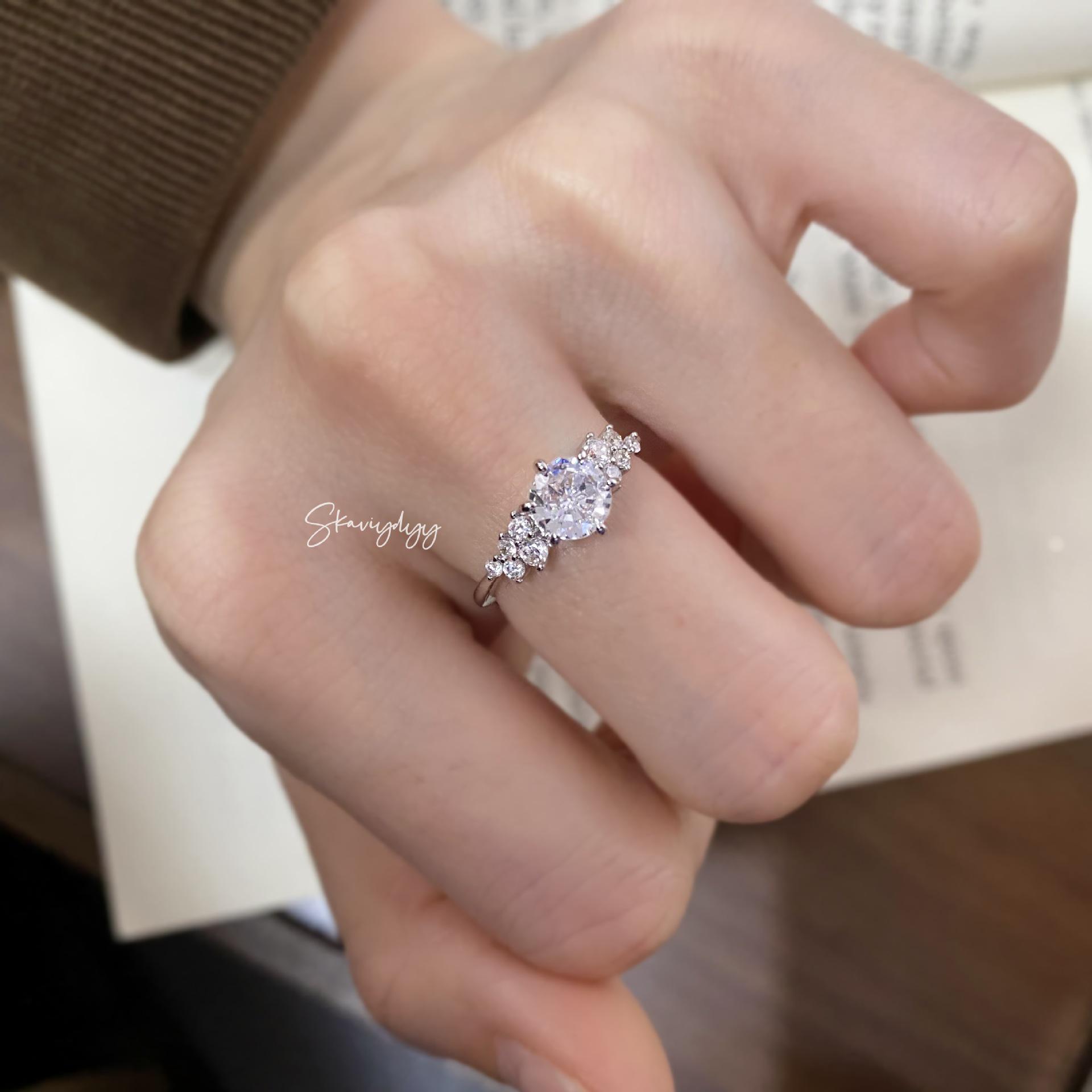 Little Red Sweet Potato 1 Carat Faux Moissanite Berlin Love Letter Rhinestone Women s Ring Adjustable Open
Little Red Sweet Potato 1 Carat Faux Moissanite Berlin Love Letter Rhinestone Women s Ring Adjustable Open