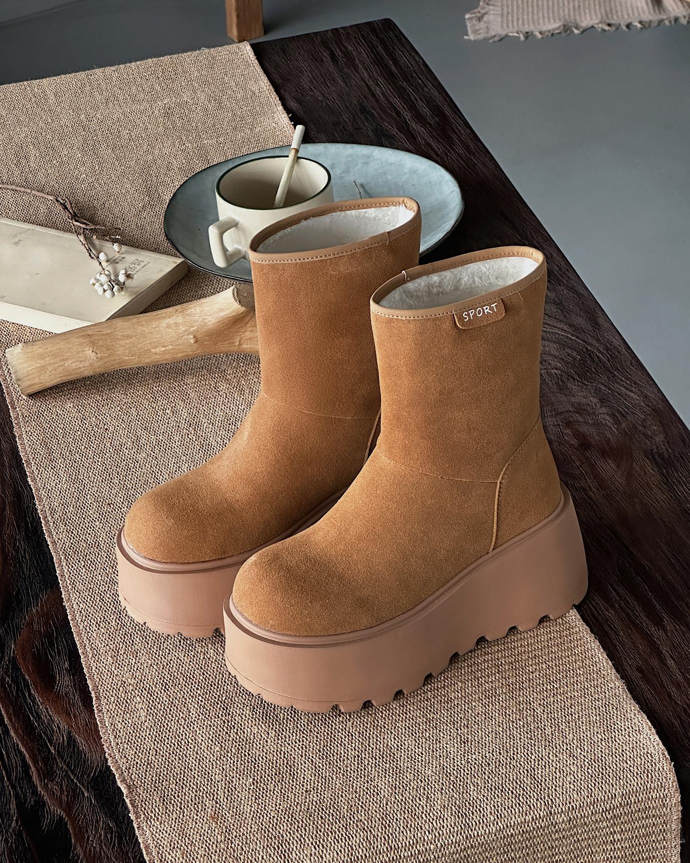 Зимой 2025 года новые женские ботинки мартин на высокой платформе из кожи с высоким голенищем модные и универсальные, в стиле кэжуал 40
Зимой 2025 года новые женские ботинки мартин на высокой платформе из кожи с высоким голенищем модные и универсальные, в стиле кэжуал 40