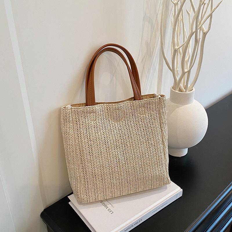 Простая соломенная сумка женская новая инс пляжная сумка большая вместимость сумка-ведро плетеная контрастного цвета портативная сумка-тоут коричневый
Простая соломенная сумка женская новая инс пляжная сумка большая вместимость сумка-ведро плетеная контрастного цвета портативная сумка-тоут коричневый