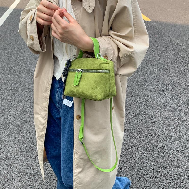 Ретро Замшевая Женская Маленькая Сумка Кроссбоди для Обед зелёный
Ретро Замшевая Женская Маленькая Сумка Кроссбоди для Обед зелёный