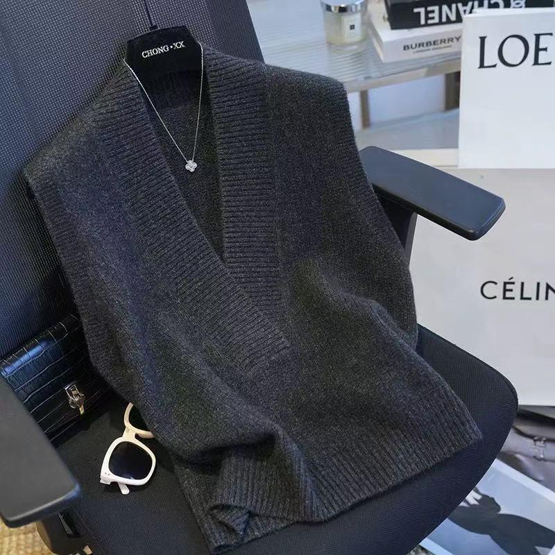 Women s Plus Size Wool Knit V-Neck Vest - Loose, Slimming European Style for Autumn and Winter Small
Women s Plus Size Wool Knit V-Neck Vest - Loose, Slimming European Style for Autumn and Winter Small