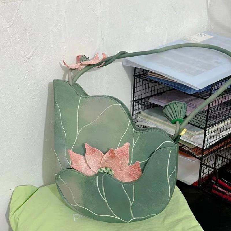 1Pc Small Chinese Style Shoulder Bag for Women Exquisite Floral Embroidery Designer Handbag for Lotus Dragonfly Accents Lightweight Casual Formal
1Pc Small Chinese Style Shoulder Bag for Women Exquisite Floral Embroidery Designer Handbag for Lotus Dragonfly Accents Lightweight Casual Formal