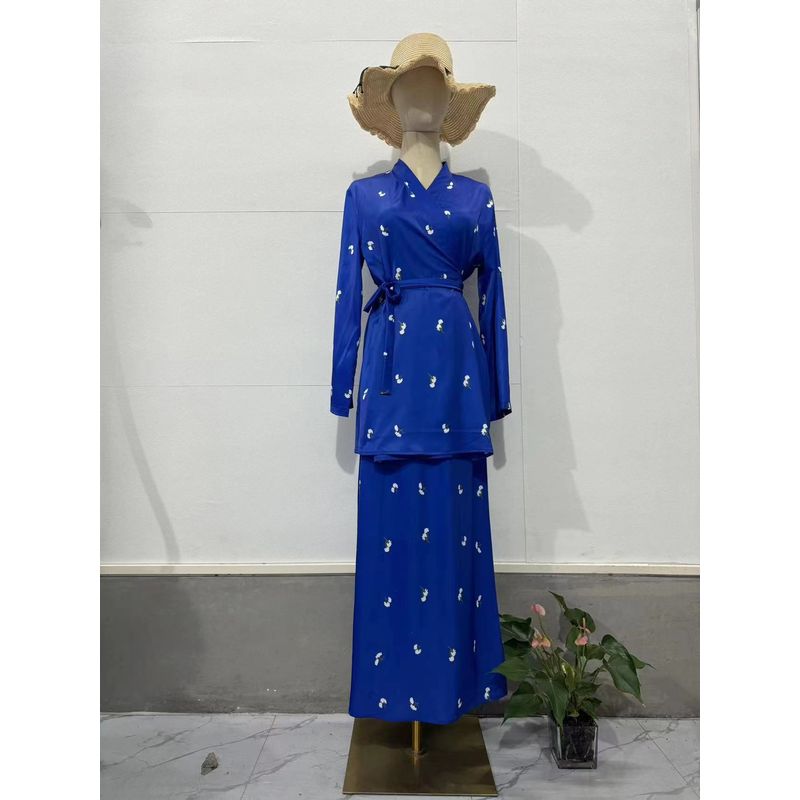 Fashion New Arrival Print Long Sleeves Shoelace Tops Skirt Suit Printed Top and Skirt Set Blue XL
Fashion New Arrival Print Long Sleeves Shoelace Tops Skirt Suit Printed Top and Skirt Set Blue XL