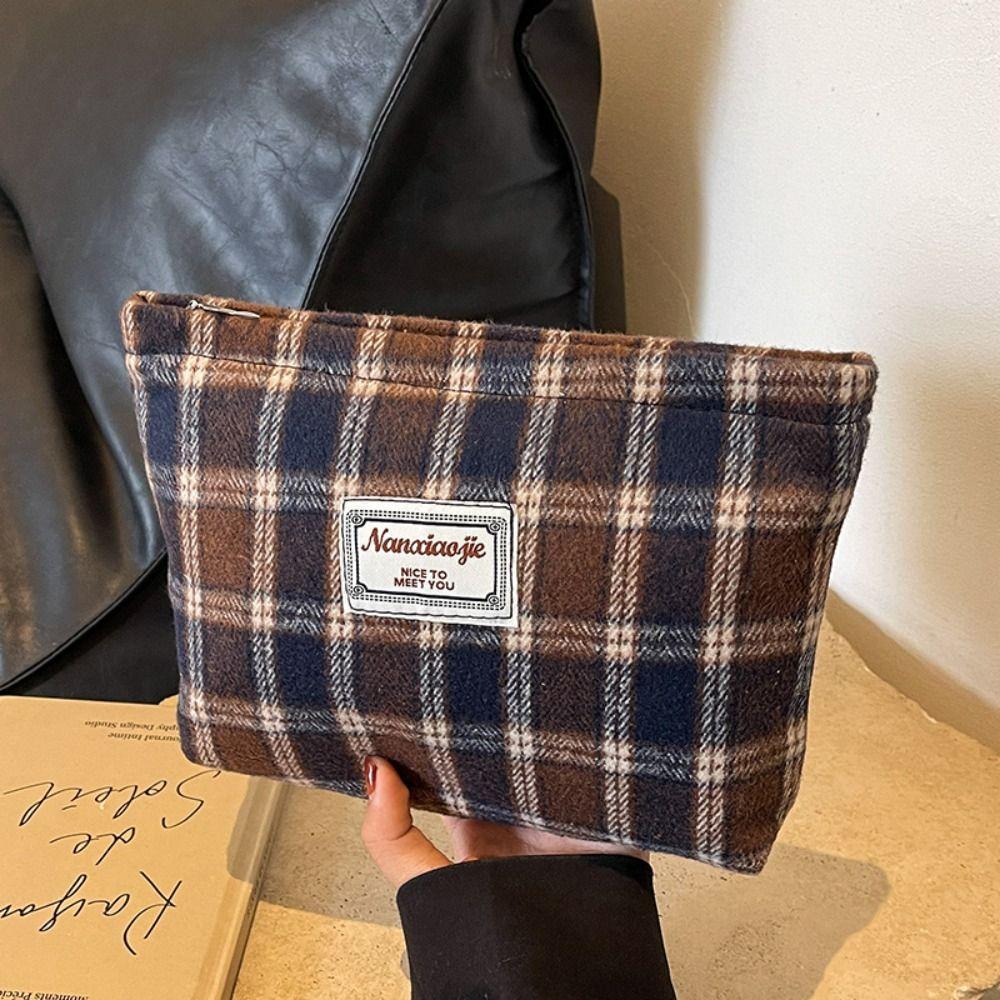 Large Capacity Makeup Bag Plaid Makeup Pouch Portable Cosmetic Bag Women Girls синій
Large Capacity Makeup Bag Plaid Makeup Pouch Portable Cosmetic Bag Women Girls синій