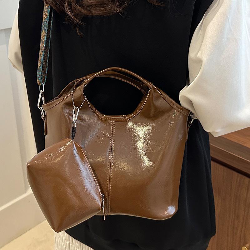 New 2024 Versatile Commuter Premium Large Capacity Tote Simple Explosive Vegetable Basket One Shoulder Crossbody Bag Handbag коричневий
New 2024 Versatile Commuter Premium Large Capacity Tote Simple Explosive Vegetable Basket One Shoulder Crossbody Bag Handbag коричневий