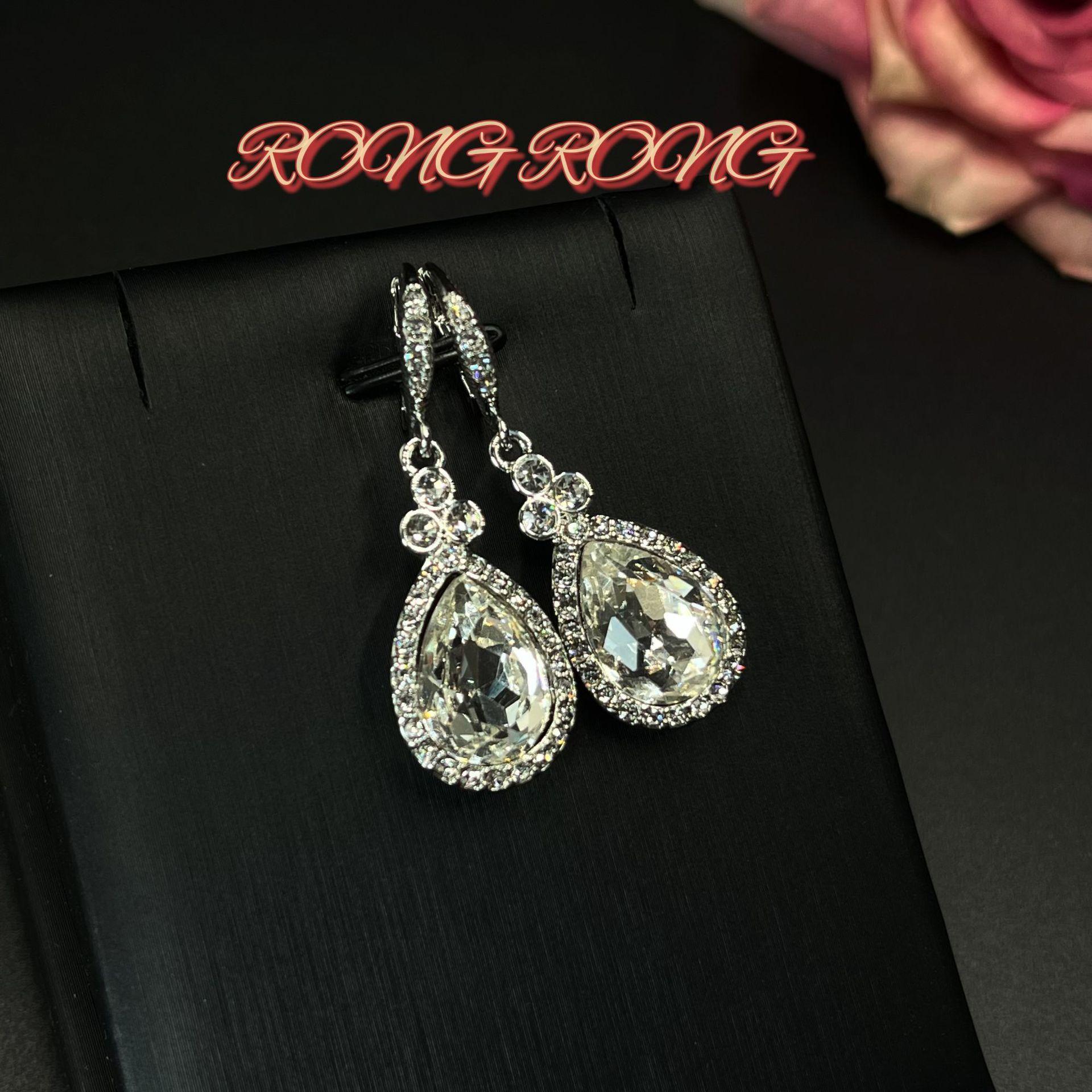 G Home Waterdrop Shaped Pendant Earrings Luxurious Fashionable Simple High End Elegant Vintage
G Home Waterdrop Shaped Pendant Earrings Luxurious Fashionable Simple High End Elegant Vintage