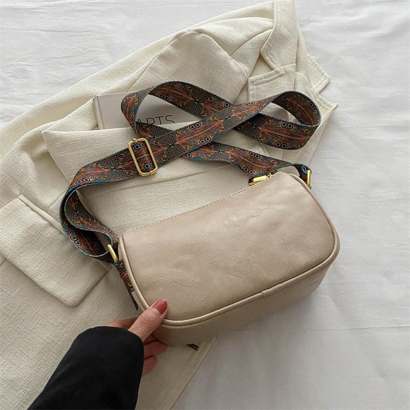 Mid-sized Chic Black And Khaki Shoulder Bag Women s 2023 Winter New Street Style Pu Crossbody Bag With Trendy Stitching хакі
Mid-sized Chic Black And Khaki Shoulder Bag Women s 2023 Winter New Street Style Pu Crossbody Bag With Trendy Stitching хакі
