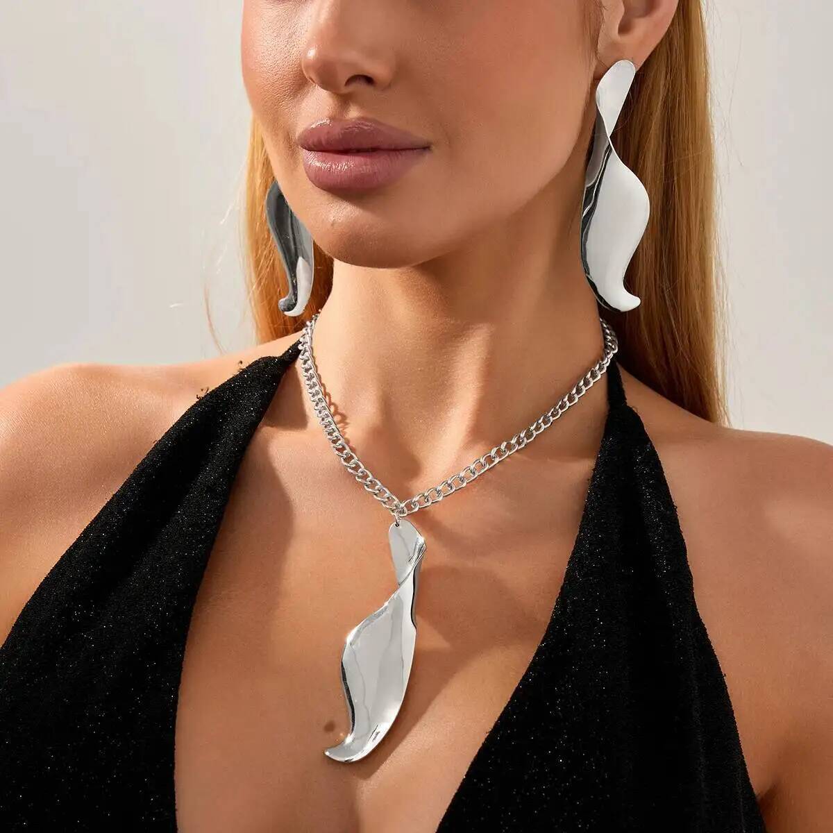 SHIXIN Fashion Simple Irregular Pendant Necklace Earring Set Women Punk Geometry Smooth Metal Chain Daily Jewelry Accessory Gift
SHIXIN Fashion Simple Irregular Pendant Necklace Earring Set Women Punk Geometry Smooth Metal Chain Daily Jewelry Accessory Gift
