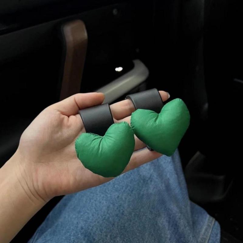 Pack of 2, heart-shaped design car seat back multi-functional hook, creative headrest car hook, hidden small hook
Pack of 2, heart-shaped design car seat back multi-functional hook, creative headrest car hook, hidden small hook