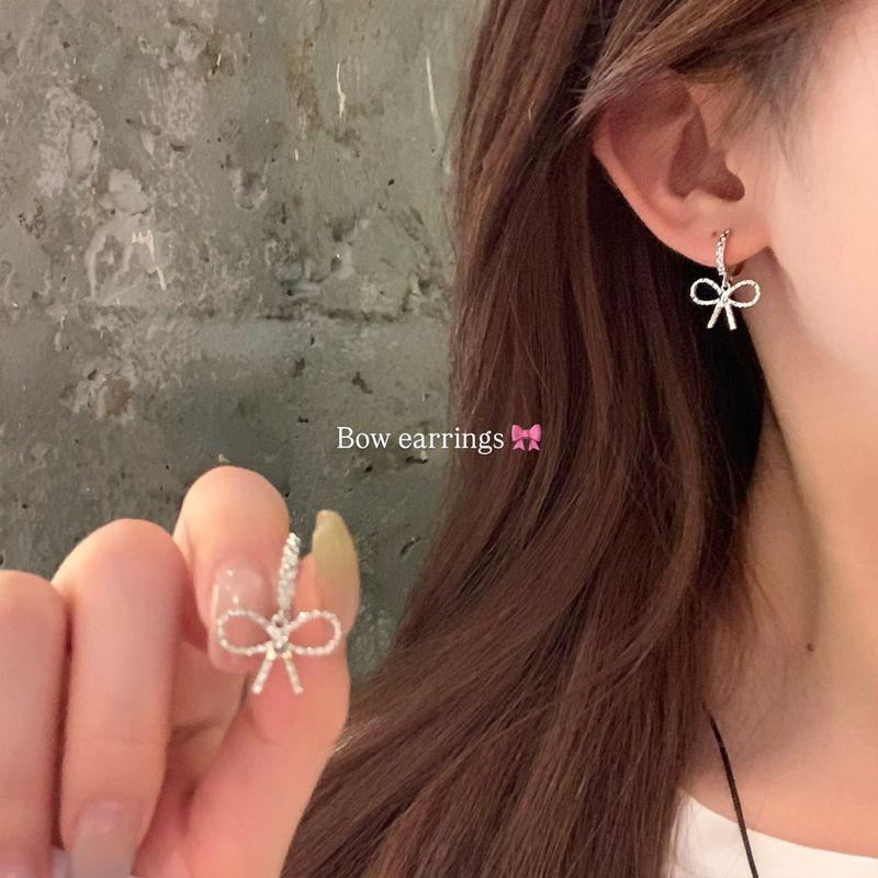 Super Shiny Exquisite Bow Stud Earrings Women s Accessible Luxury Fancy Elegant Earrings Niche Style Unique Ear Ring Earrings Ear Clip Pair of Bows earrings
Super Shiny Exquisite Bow Stud Earrings Women s Accessible Luxury Fancy Elegant Earrings Niche Style Unique Ear Ring Earrings Ear Clip Pair of Bows earrings