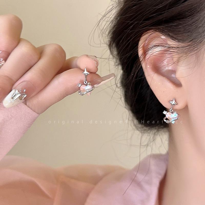 Spring Sweetheart~ Love Star Glow Zircon Silver Needle Ear Needle Women s Niche Design Earrings Light Luxury Premium Earrings
Spring Sweetheart~ Love Star Glow Zircon Silver Needle Ear Needle Women s Niche Design Earrings Light Luxury Premium Earrings