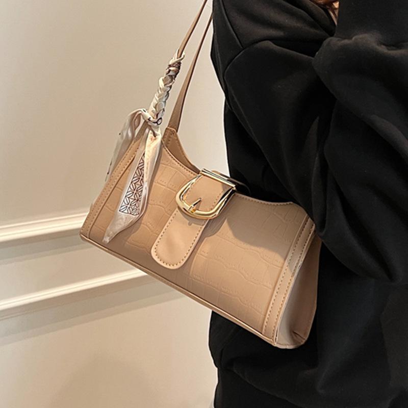 Simple texture niche design bag women s 2025 new summer versatile fashion single shoulder underarm bag method stick bag хакі
Simple texture niche design bag women s 2025 new summer versatile fashion single shoulder underarm bag method stick bag хакі