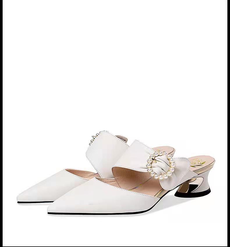 European and American fashion pointed high heels soft sole commuter bag head slippers outer wear 2025 summer new foreign trade shoes 40
European and American fashion pointed high heels soft sole commuter bag head slippers outer wear 2025 summer new foreign trade shoes 40