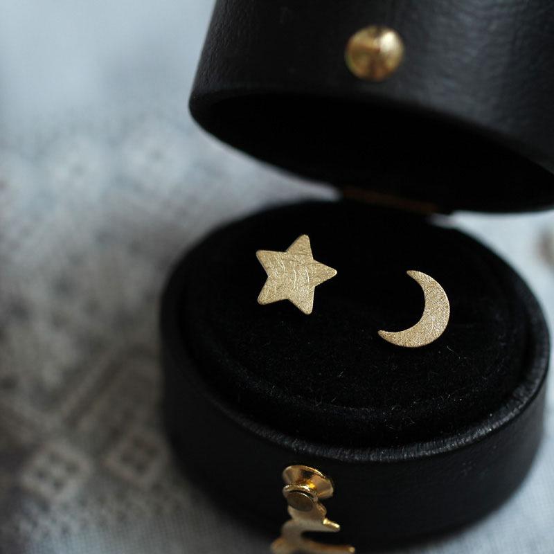 Matte Pentagram Moon Stud Earrings: Gold-Plated S925 Sterling Silver, Minimalist Women s Design S925 Silver
Matte Pentagram Moon Stud Earrings: Gold-Plated S925 Sterling Silver, Minimalist Women s Design S925 Silver