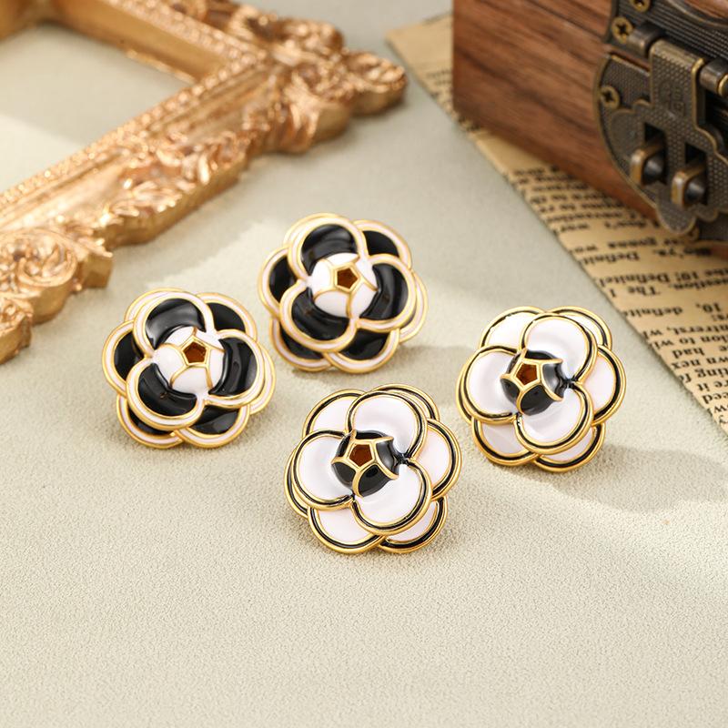 Women s Light Luxury Design Elegant Vintage Oil Drop Camellia Earrings Fashionable And Versatile Niche Design Earrings
Women s Light Luxury Design Elegant Vintage Oil Drop Camellia Earrings Fashionable And Versatile Niche Design Earrings
