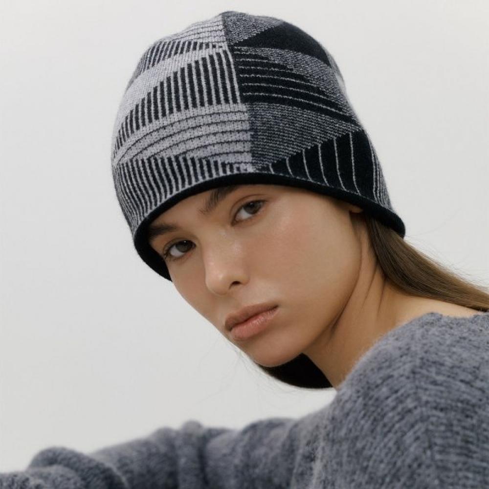 Bb De Soli De Half Soul Beanie 3 Colors beige
Bb De Soli De Half Soul Beanie 3 Colors beige
