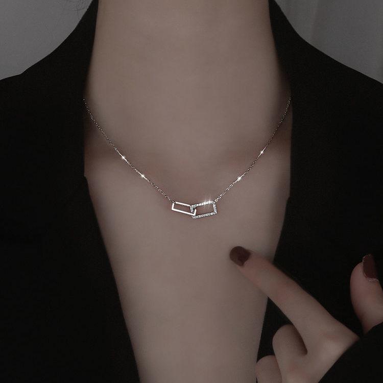 925 Sterling Silver Geometric Collarbone Necklace for Women - Light Luxury Design Square Necklace (Rhodium-Plated Copper)
925 Sterling Silver Geometric Collarbone Necklace for Women - Light Luxury Design Square Necklace (Rhodium-Plated Copper)
