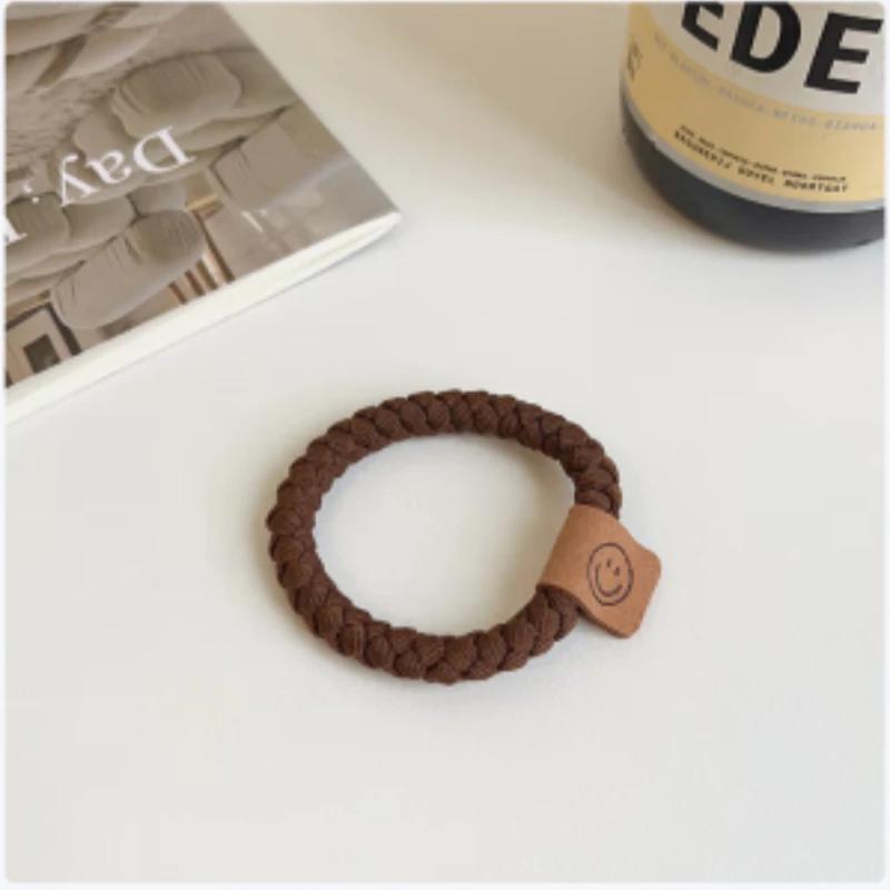 Высококачественная резинка для волос для женщин, простая и элегантная, высокоэластичная и прочная резинка
Высококачественная резинка для волос для женщин, простая и элегантная, высокоэластичная и прочная резинка